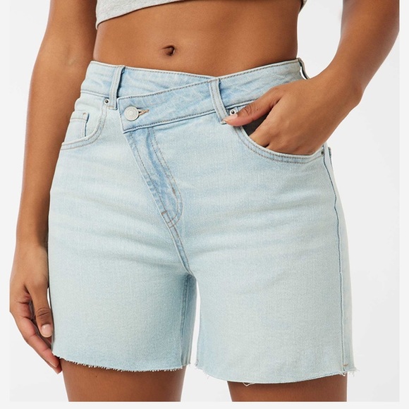 Ardene Asymmetrical Waist Denim Shorts - Light Wash - Picture 1 of 6